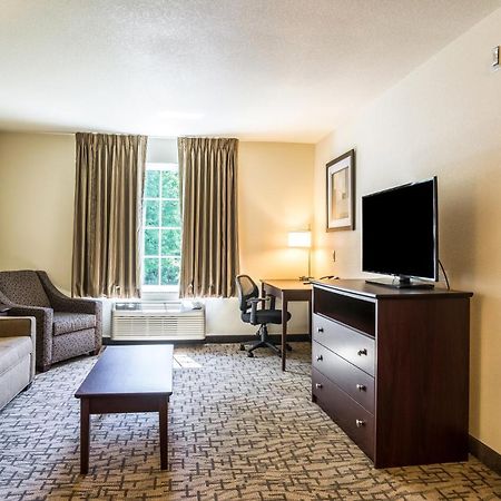 Cobblestone Hotel & Suites - Greenville Bagian luar foto