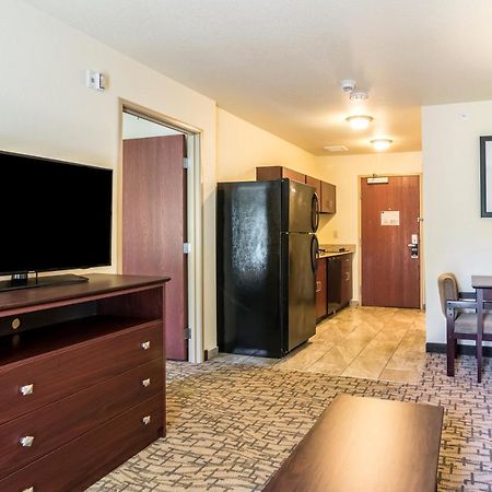 Cobblestone Hotel & Suites - Greenville Bagian luar foto