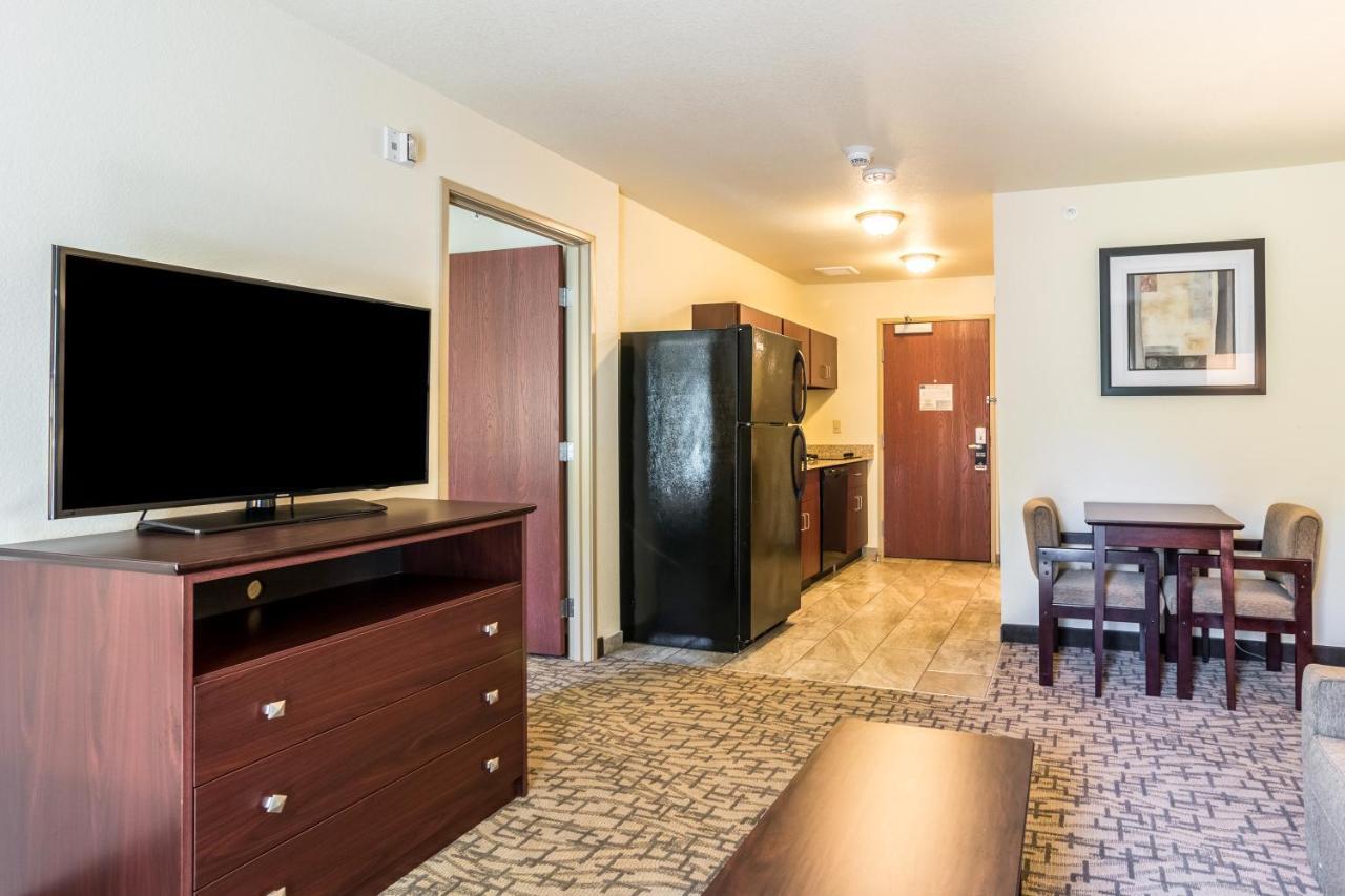 Cobblestone Hotel & Suites - Greenville Bagian luar foto
