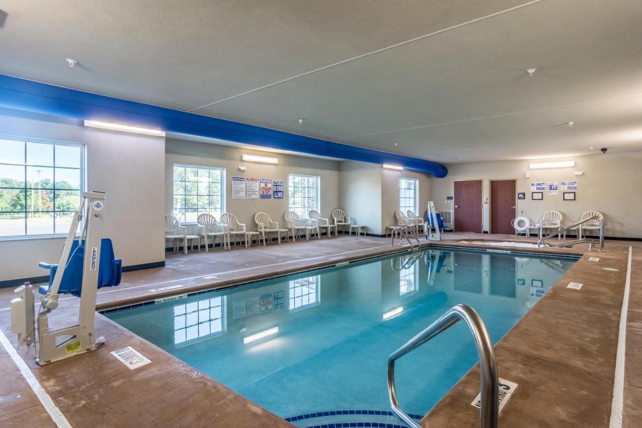 Cobblestone Hotel & Suites - Greenville Bagian luar foto