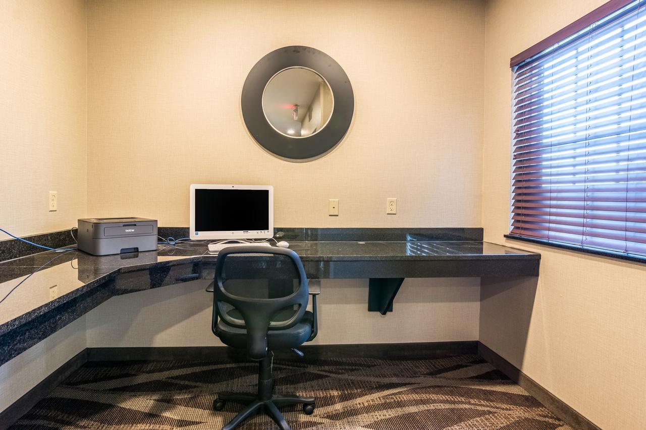 Cobblestone Hotel & Suites - Greenville Bagian luar foto