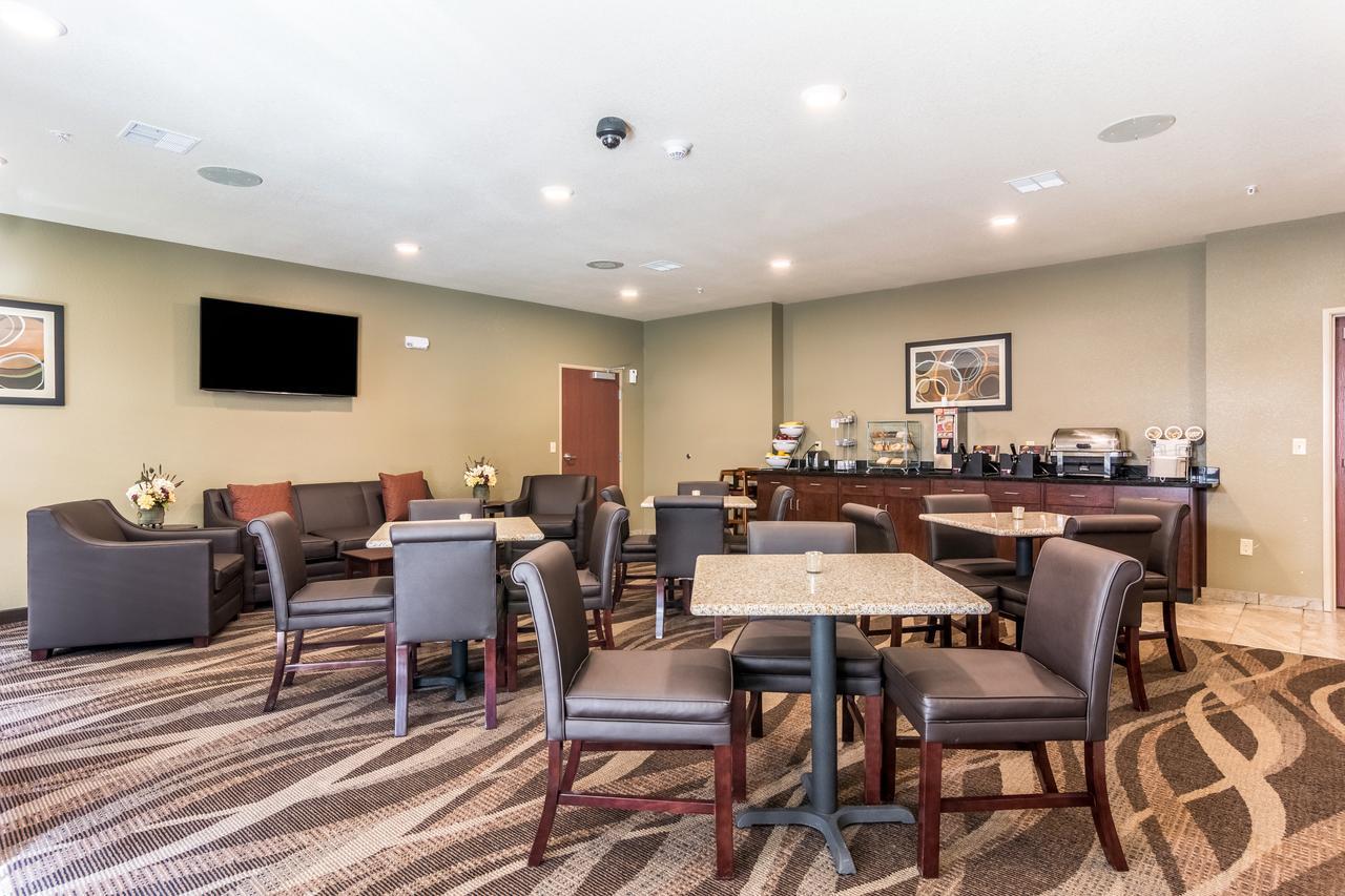 Cobblestone Hotel & Suites - Greenville Bagian luar foto