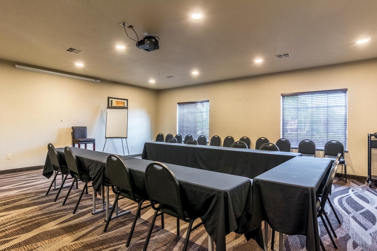 Cobblestone Hotel & Suites - Greenville Bagian luar foto