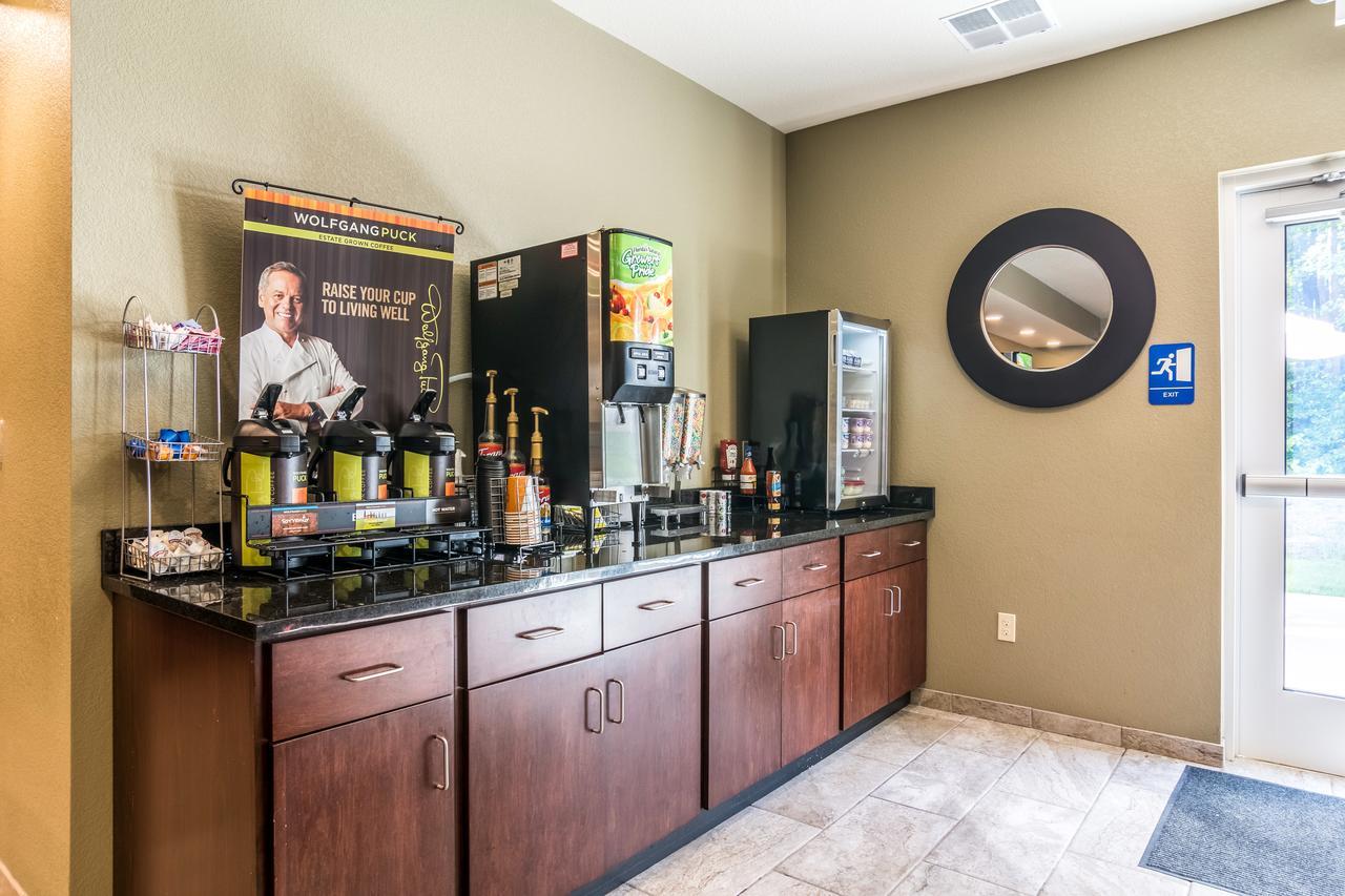 Cobblestone Hotel & Suites - Greenville Bagian luar foto