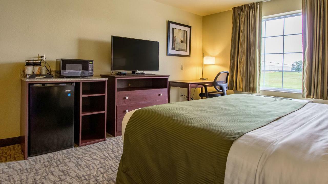 Cobblestone Hotel & Suites - Greenville Bagian luar foto
