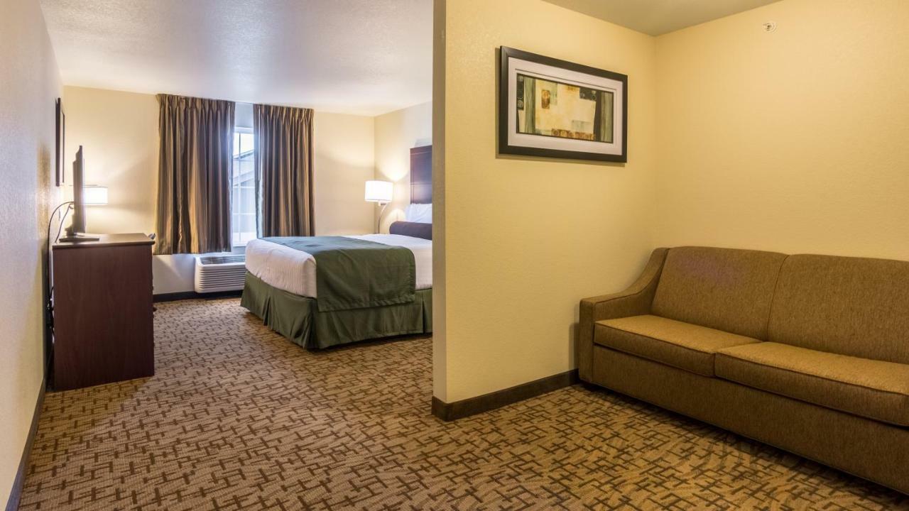 Cobblestone Hotel & Suites - Greenville Bagian luar foto