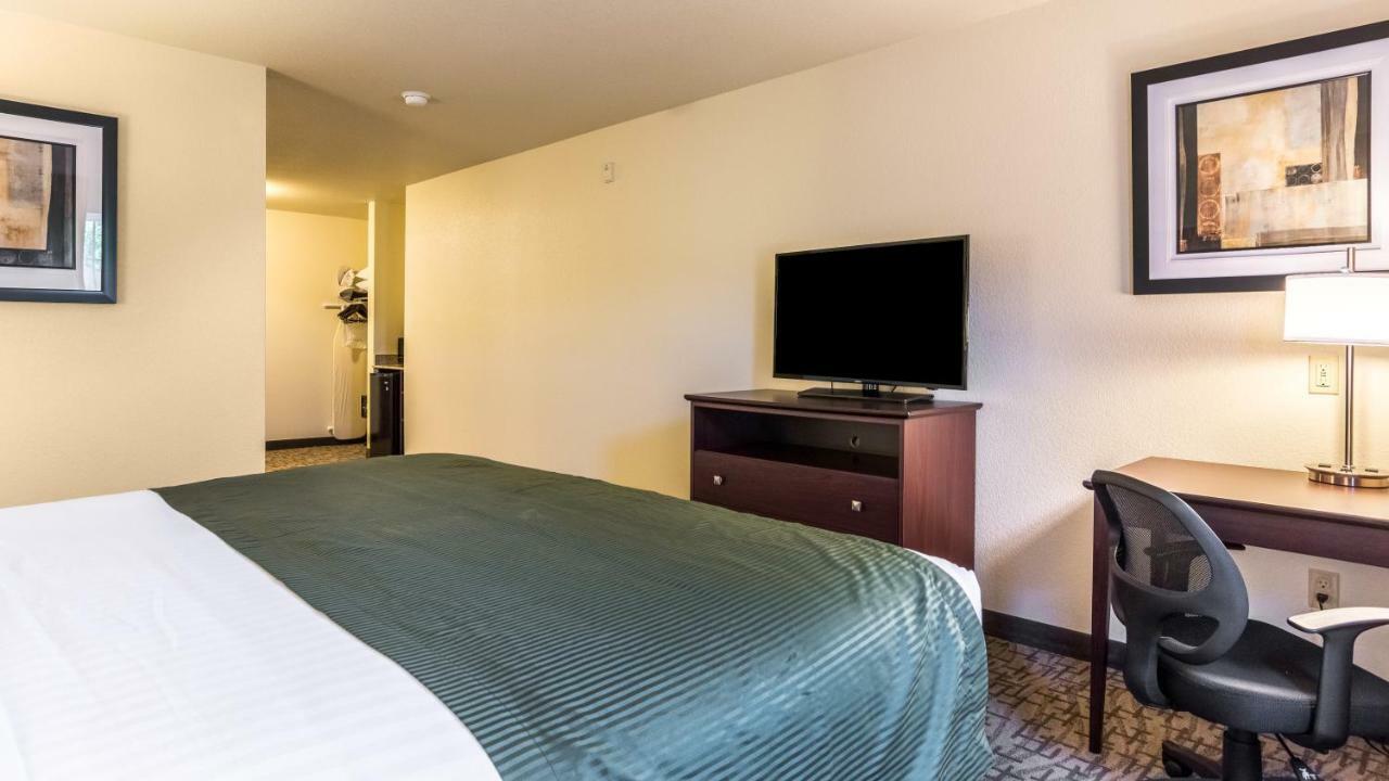 Cobblestone Hotel & Suites - Greenville Bagian luar foto