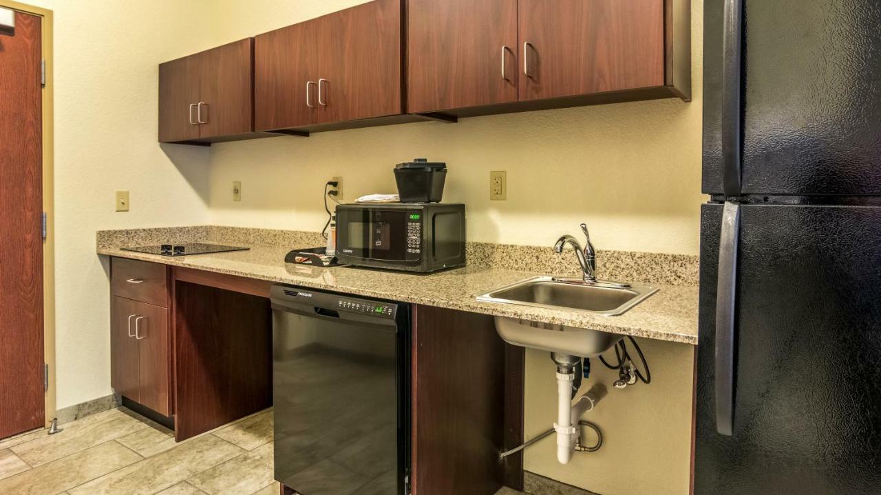 Cobblestone Hotel & Suites - Greenville Bagian luar foto