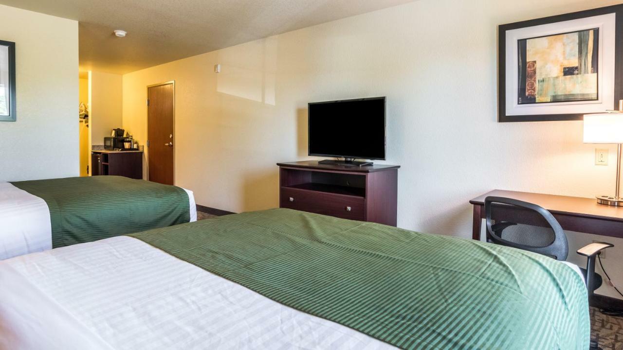Cobblestone Hotel & Suites - Greenville Bagian luar foto