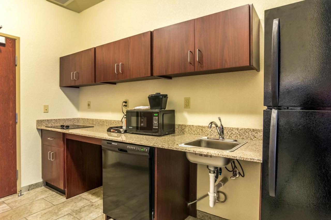 Cobblestone Hotel & Suites - Greenville Bagian luar foto