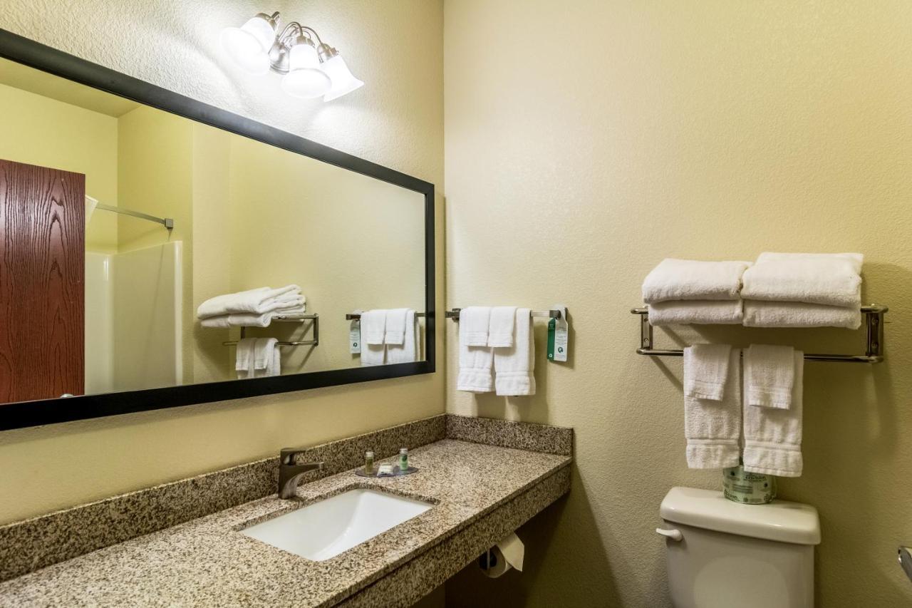 Cobblestone Hotel & Suites - Greenville Bagian luar foto