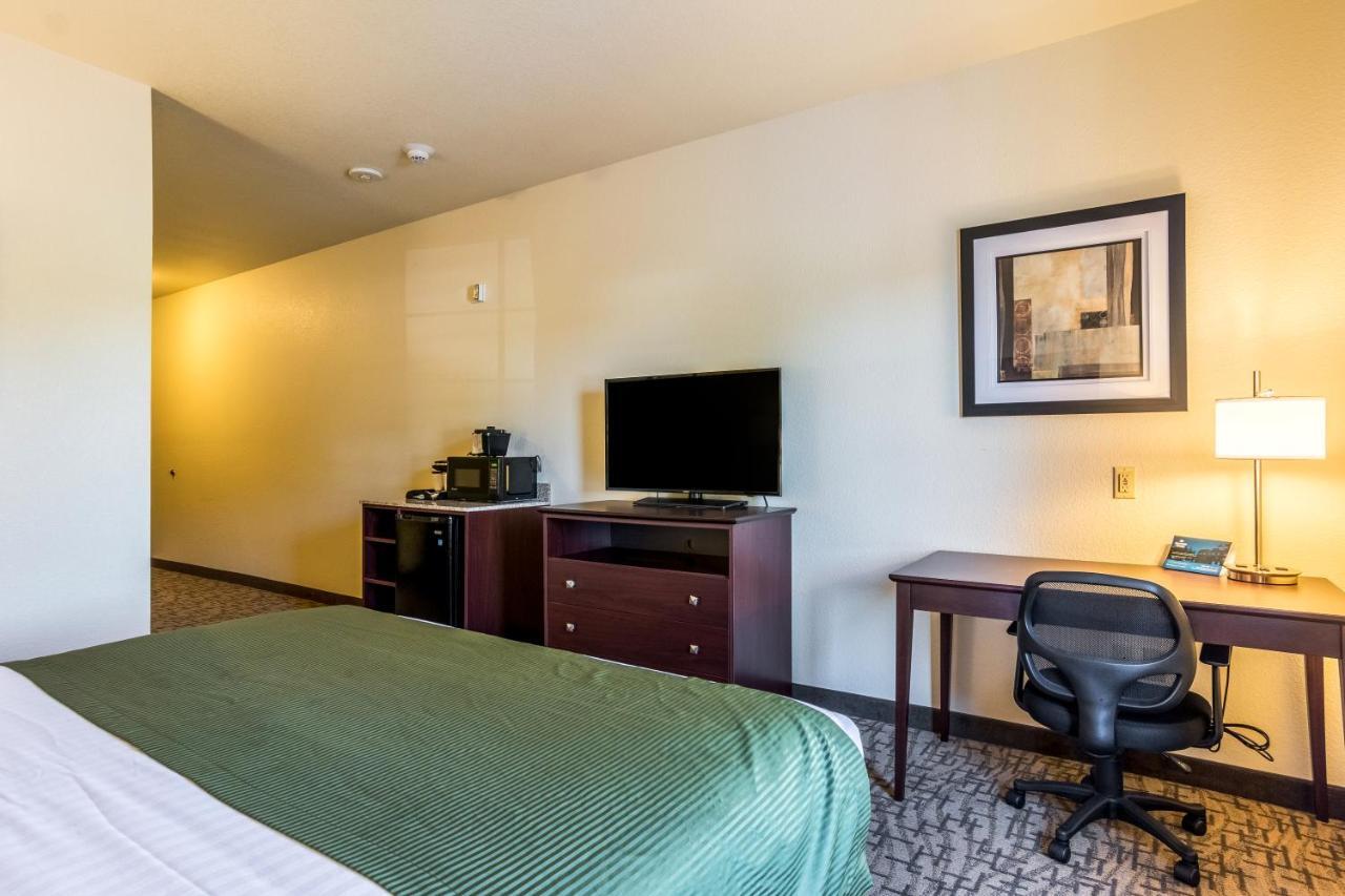 Cobblestone Hotel & Suites - Greenville Bagian luar foto